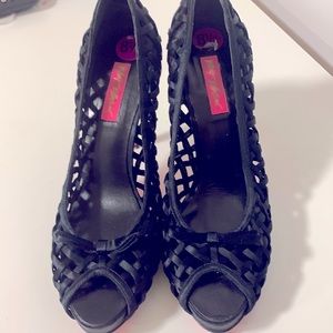 Shoes Betsey Johnson.